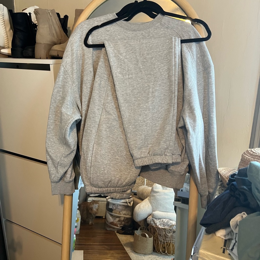 Nuuds Heather Gray Sweatshirt and Sweatpants Set EUC